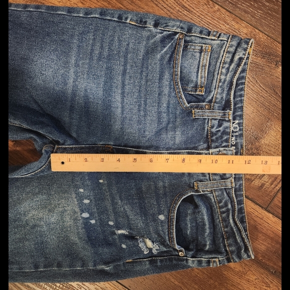 Distressed Jeans - Picture 6 of 10